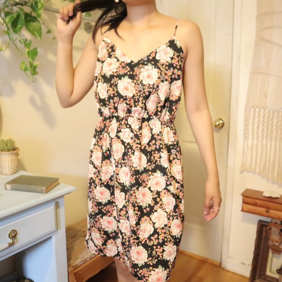 SLIP ON FLORAL DRESS- FITS XS/S - Picture 1 of 14